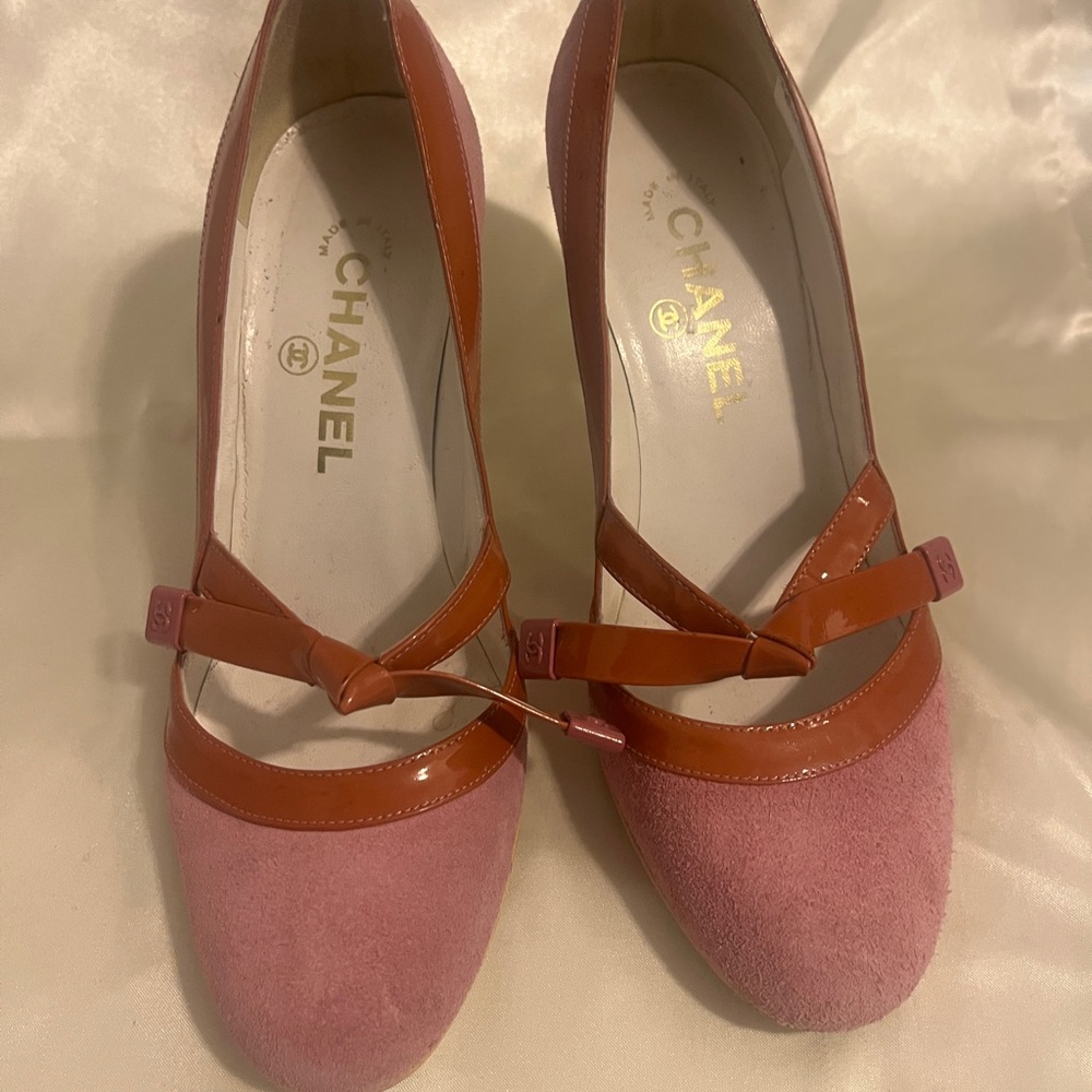 CHANEL Pink and Brown Heels with Bow Accent